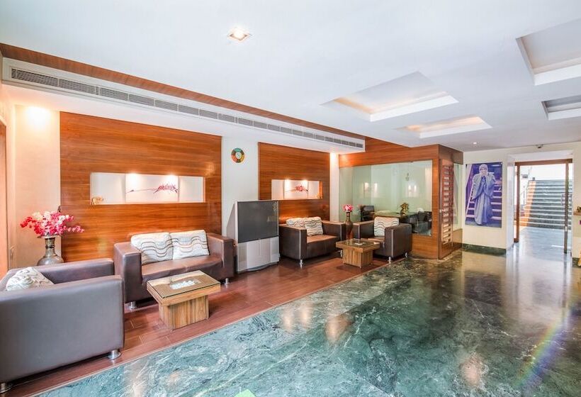 Отель Mint Koregaon Park