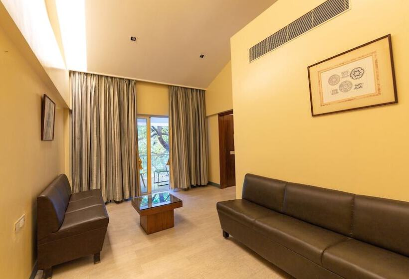 Отель Mint Koregaon Park