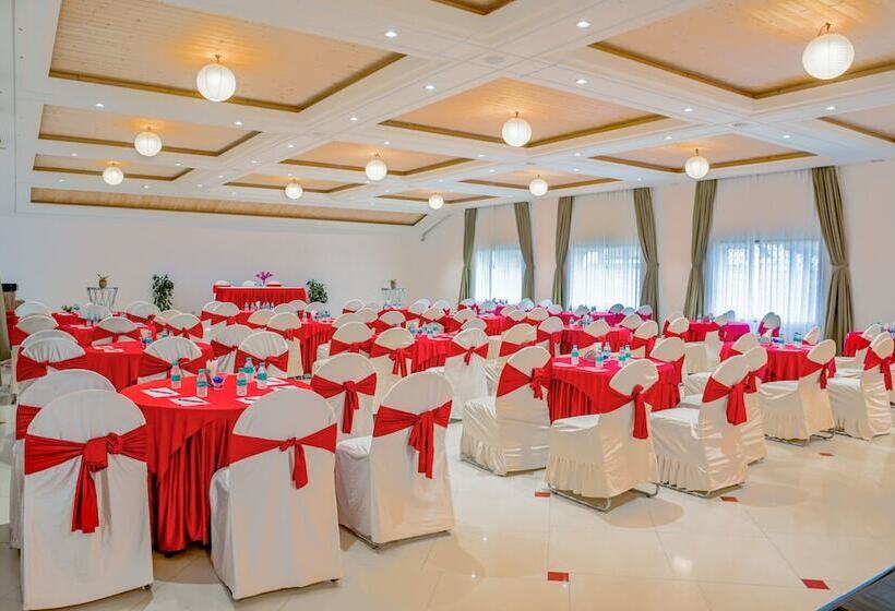 هتل Mount Conifer Suites & Spa