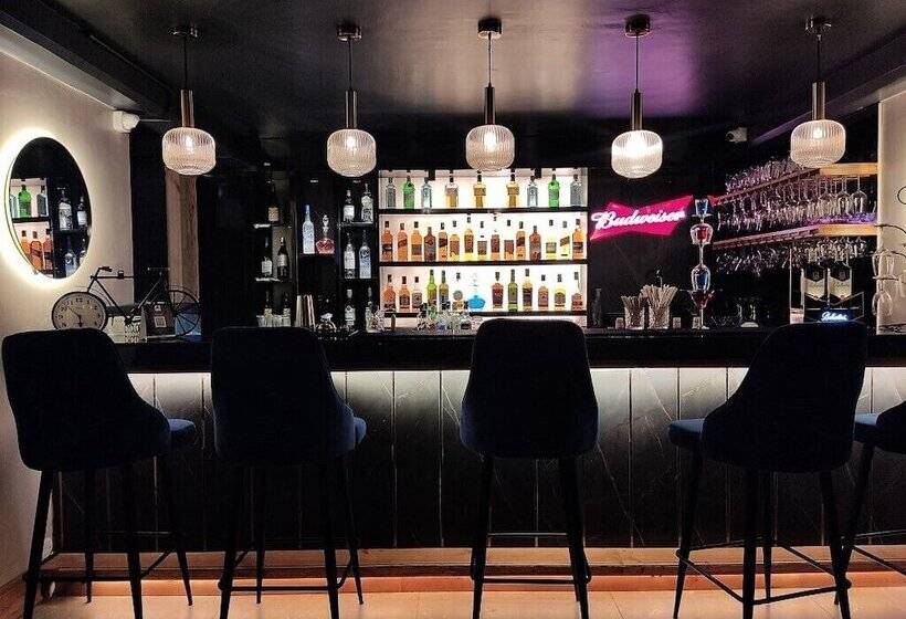 هتل Mount Conifer Suites & Spa