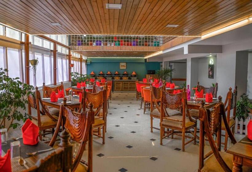 هتل Mount Conifer Suites & Spa