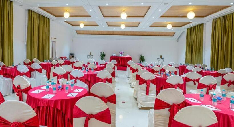 هتل Mount Conifer Suites & Spa