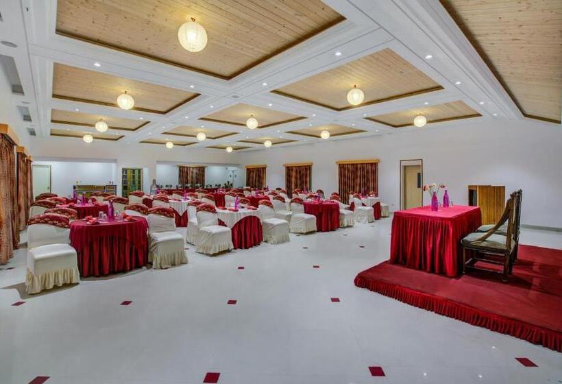 هتل Mount Conifer Suites & Spa