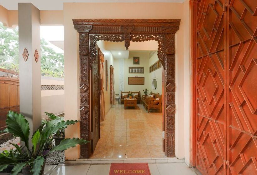 Отель Ndalem Jogja Cupuwatu Syariah By Oyo Rooms