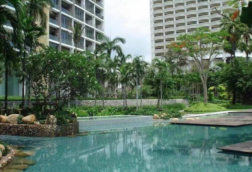 Отель Northpoint Pattaya With Sea View