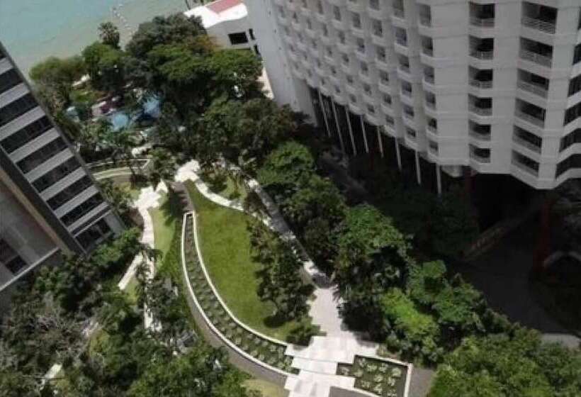 Отель Northpoint Pattaya With Sea View