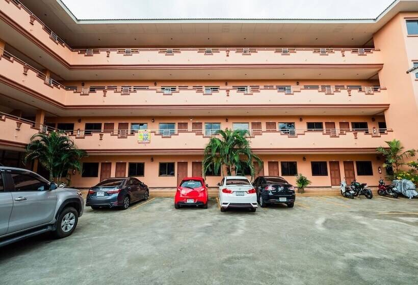 فندق Oyo 1087 Udom Khomkham Apartment