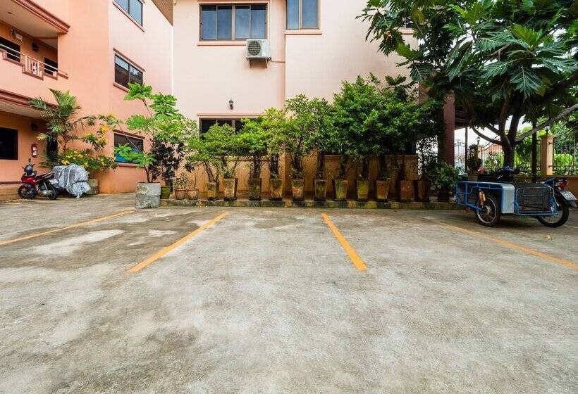 فندق Oyo 1087 Udom Khomkham Apartment