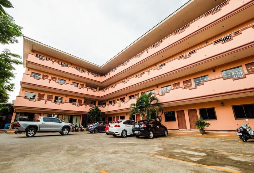 فندق Oyo 1087 Udom Khomkham Apartment