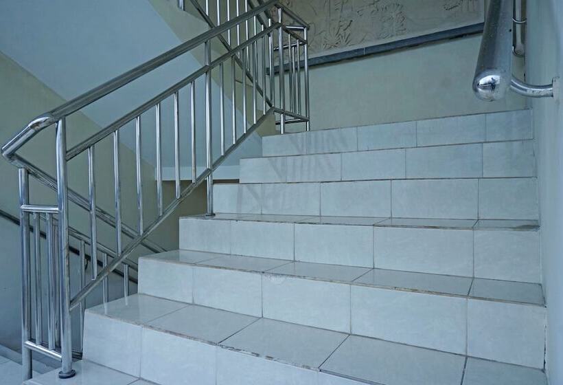 酒店 Oyo 92966 Villa Bukit Awan