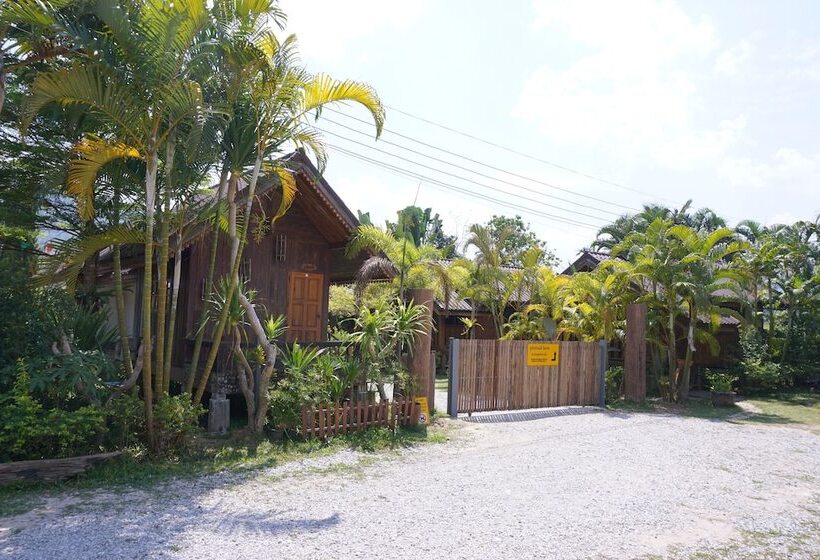 Отель Phuruarounmai Resort