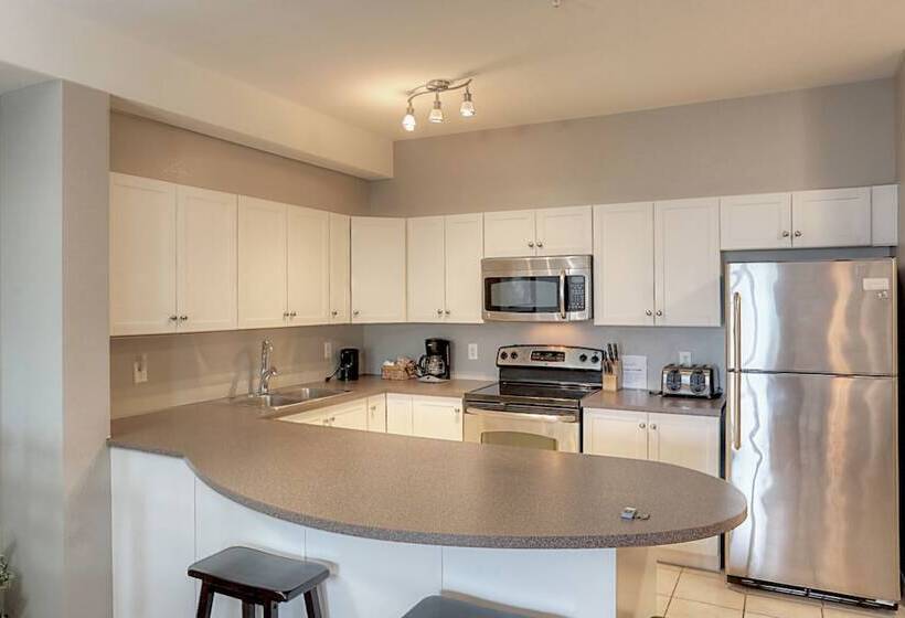 Отель Pinnacle Pointe By Kvr