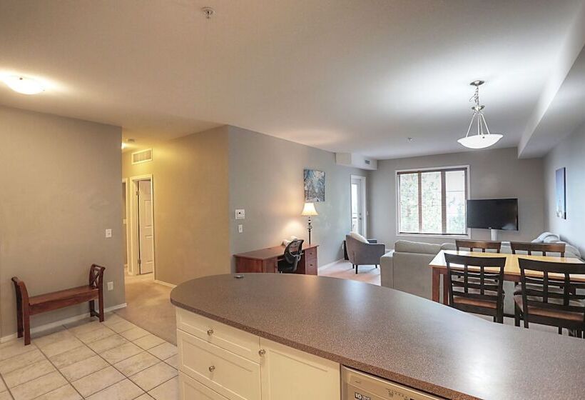 Отель Pinnacle Pointe By Kvr