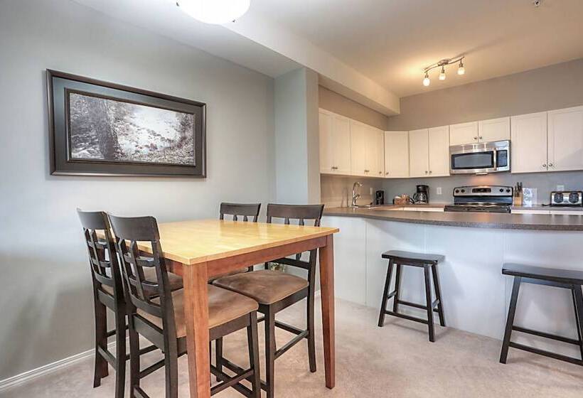 Отель Pinnacle Pointe By Kvr