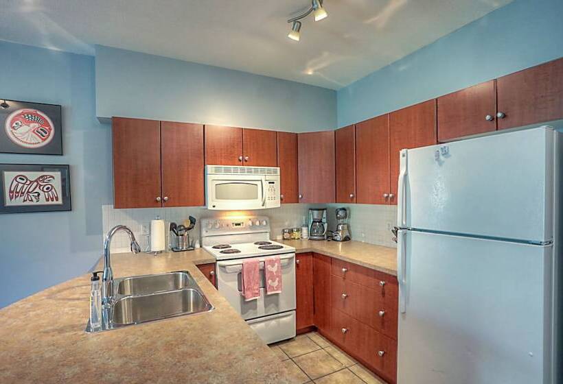 Отель Pinnacle Pointe By Kvr