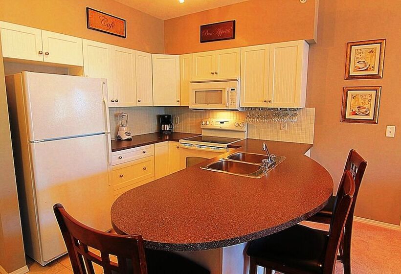 Отель Pinnacle Pointe By Kvr