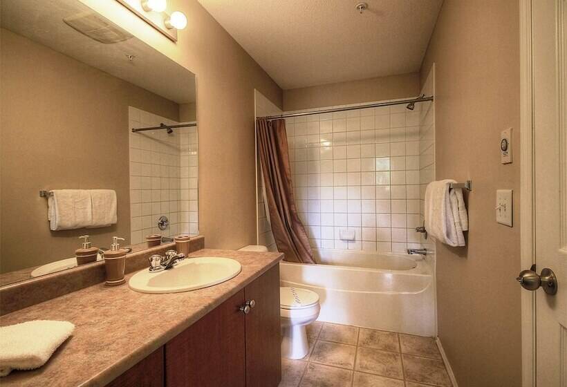 Отель Pinnacle Pointe By Kvr