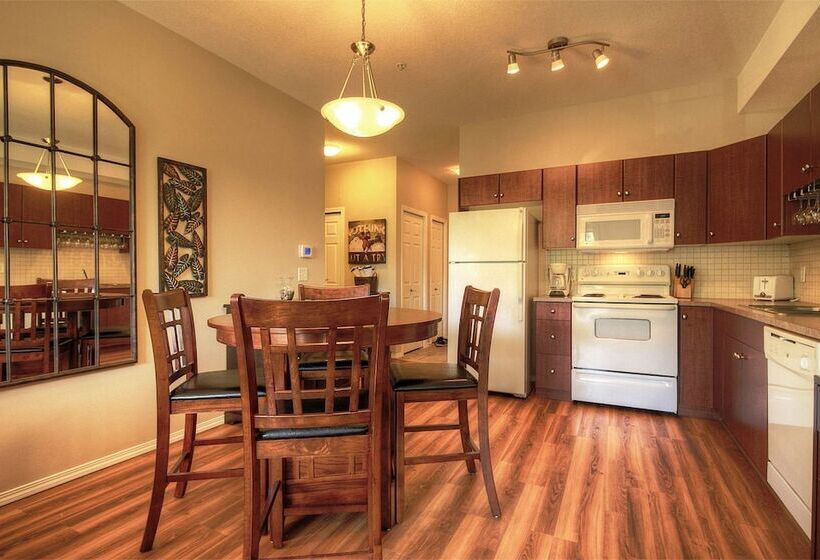 Отель Pinnacle Pointe By Kvr