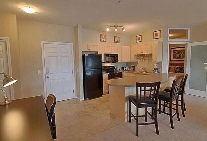 Отель Pinnacle Pointe By Kvr