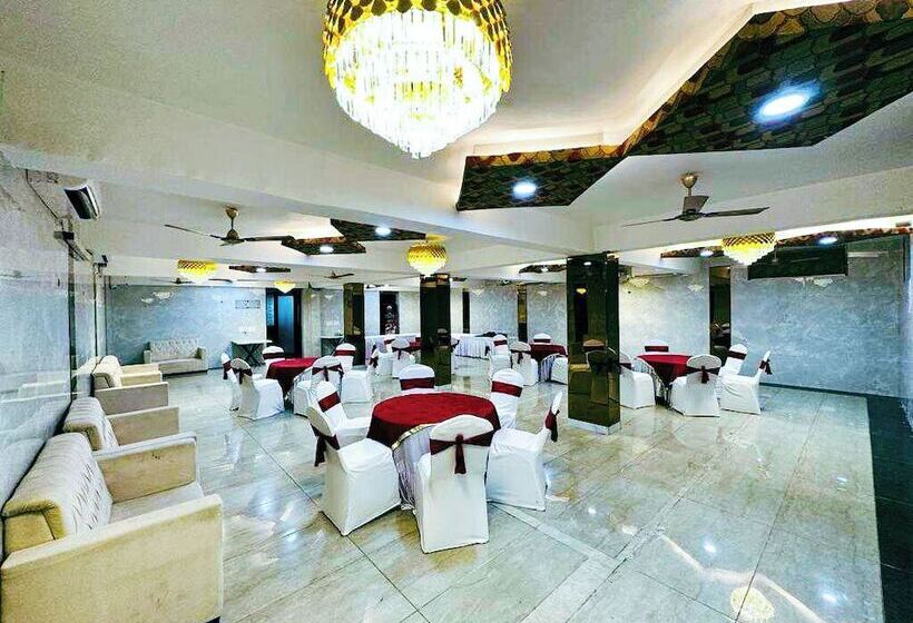 בית מלון כפרי Treebo Sunny Feast