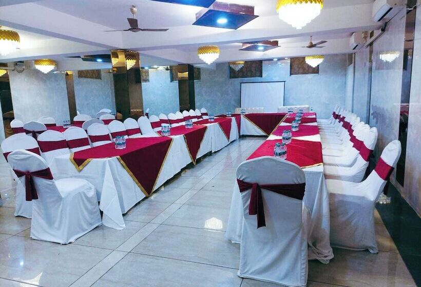 בית מלון כפרי Treebo Sunny Feast