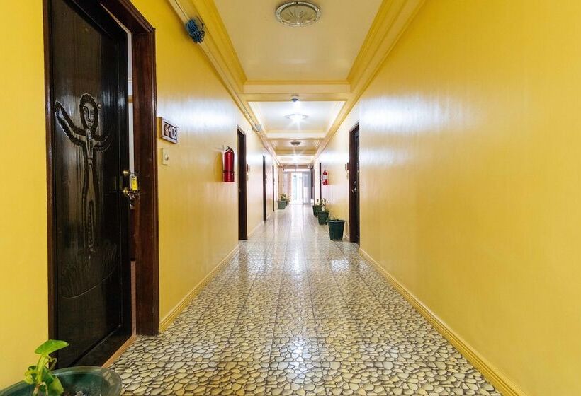 هتل Reddoorz Plus Near Strawberry Farm Baguio