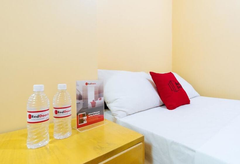 בית מלון כפרי Reddoorz Plus Near Strawberry Farm Baguio