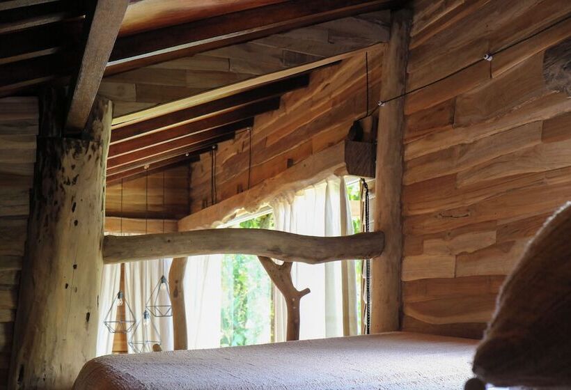 ホテル Roots Tree House