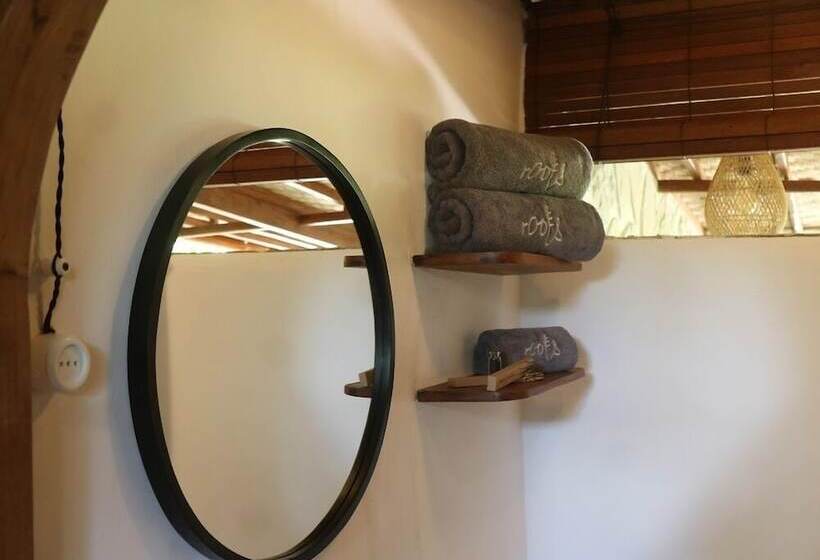 ホテル Roots Tree House