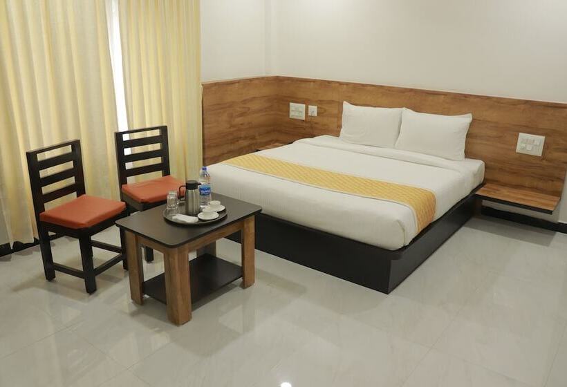ホテル Sadanand's Highway Inn