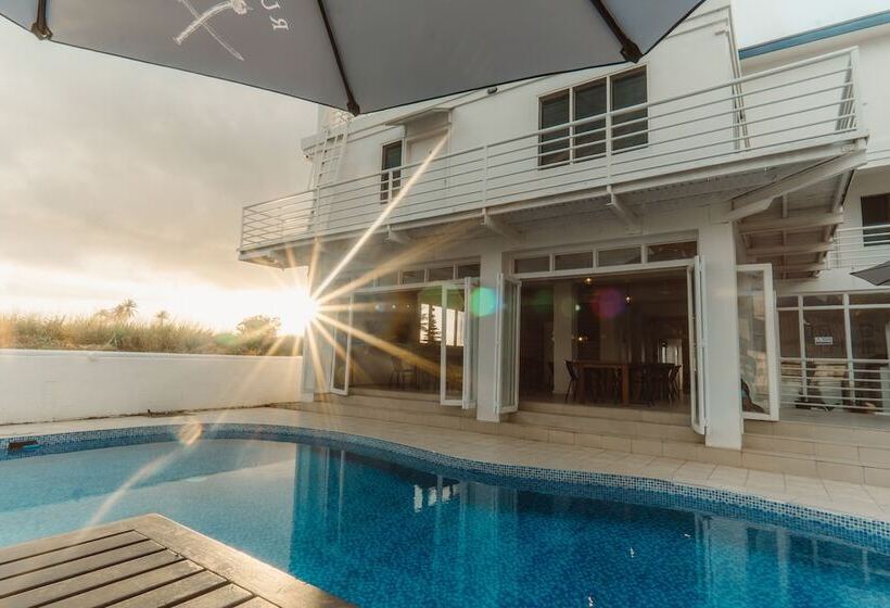 هتل Sailors Beach Fiji