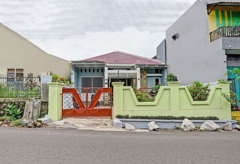 Отель Sekar Guest House Jember By Oyo