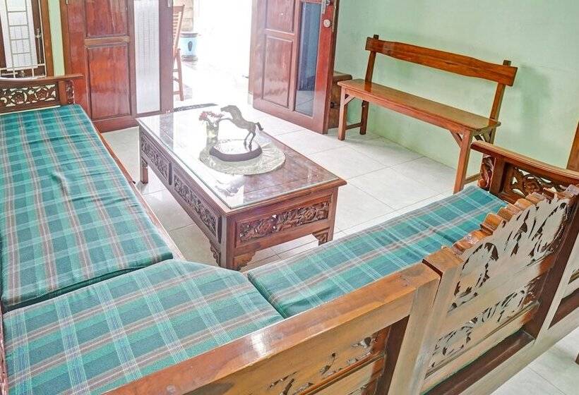 호텔 Sekar Guest House Jember By Oyo