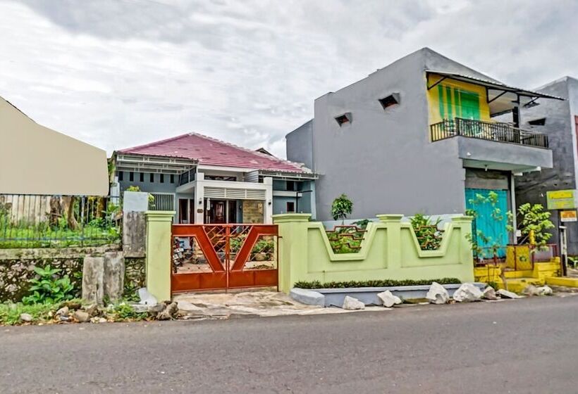 Отель Sekar Guest House Jember By Oyo