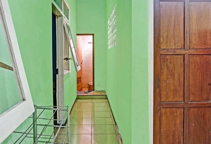 호텔 Sekar Guest House Jember By Oyo