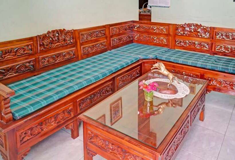 호텔 Sekar Guest House Jember By Oyo