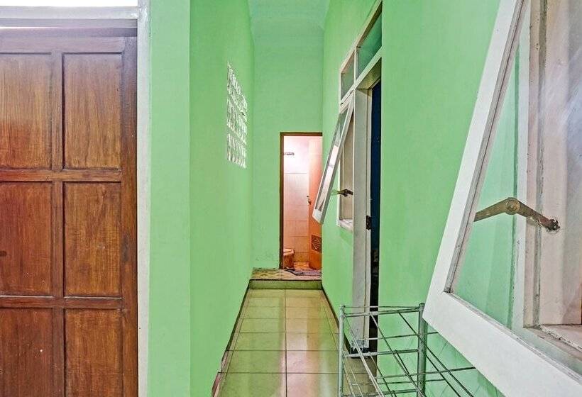 Отель Sekar Guest House Jember By Oyo