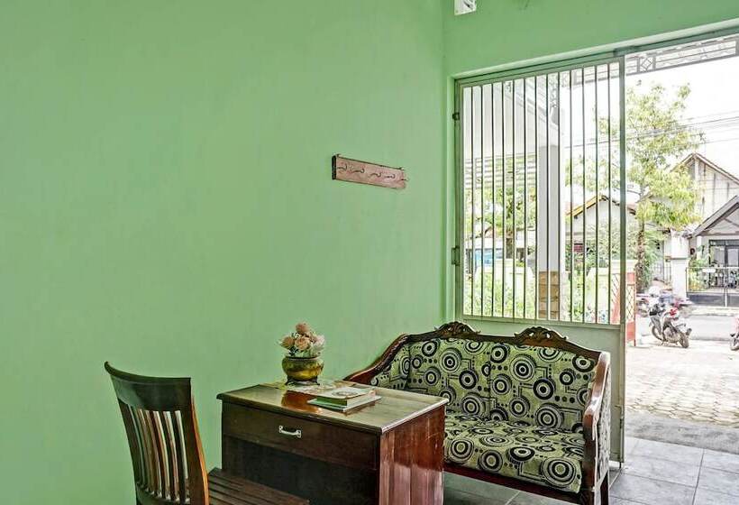 호텔 Sekar Guest House Jember By Oyo