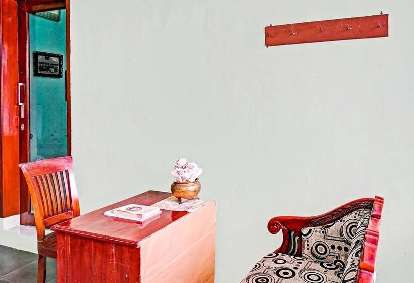 호텔 Sekar Guest House Jember By Oyo