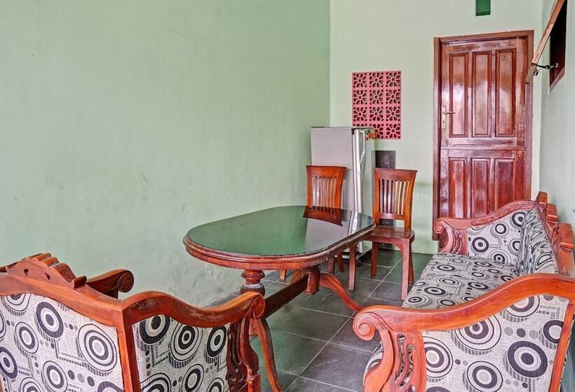 Отель Sekar Guest House Jember By Oyo