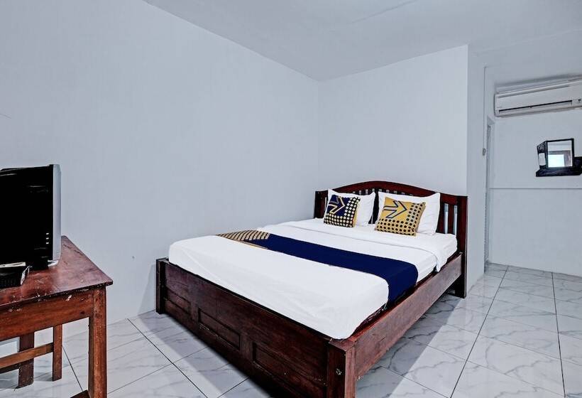 Отель Spot On Joglo Doyong Homestay Syariah