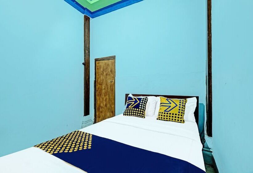 Отель Spot On Joglo Doyong Homestay Syariah