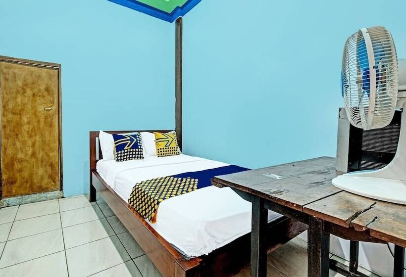 Отель Spot On Joglo Doyong Homestay Syariah