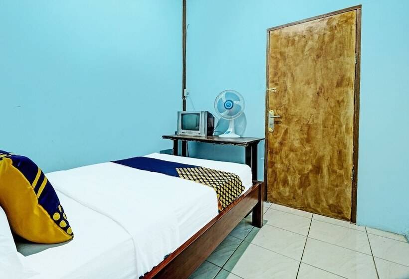 Отель Spot On Joglo Doyong Homestay Syariah