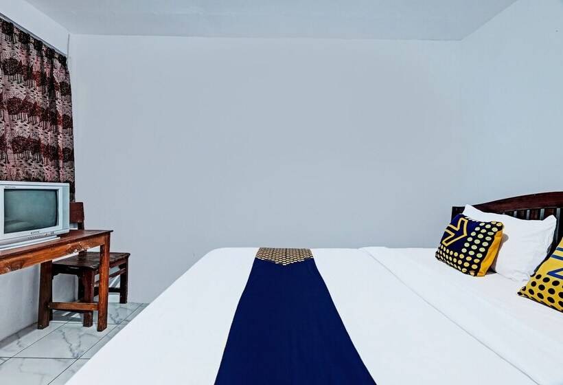 Отель Spot On Joglo Doyong Homestay Syariah