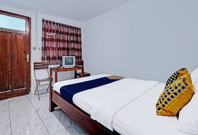 Отель Spot On Joglo Doyong Homestay Syariah