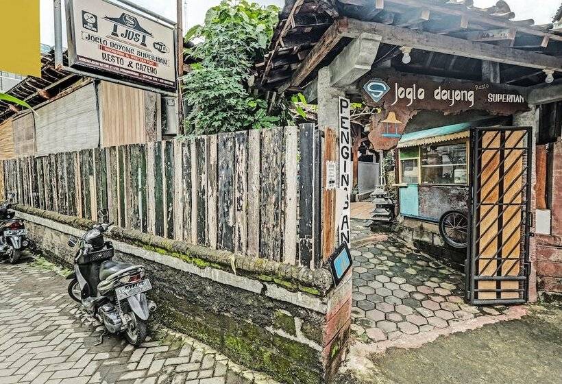 Отель Spot On Joglo Doyong Homestay Syariah