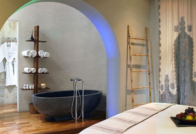 The Giri Residence Hotel & Spa