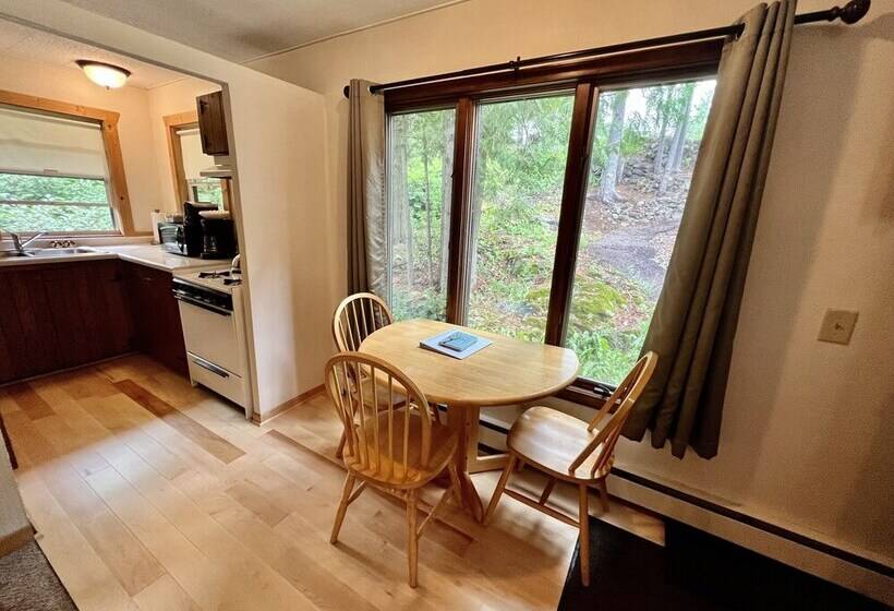 فندق Thomsonite Beach Inn