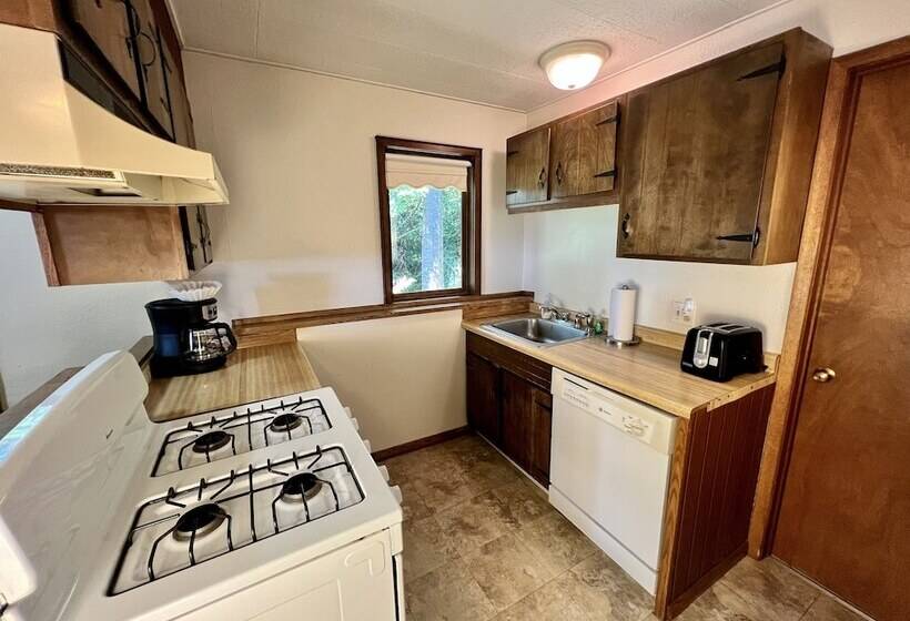 فندق Thomsonite Beach Inn